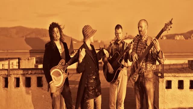 Sittinig on the top of the world- GG Acoustick