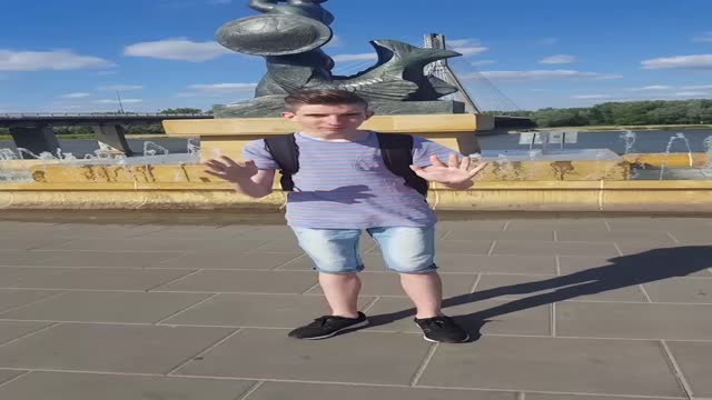 DAMIEN ANDRIU RUSZA W MIASTO