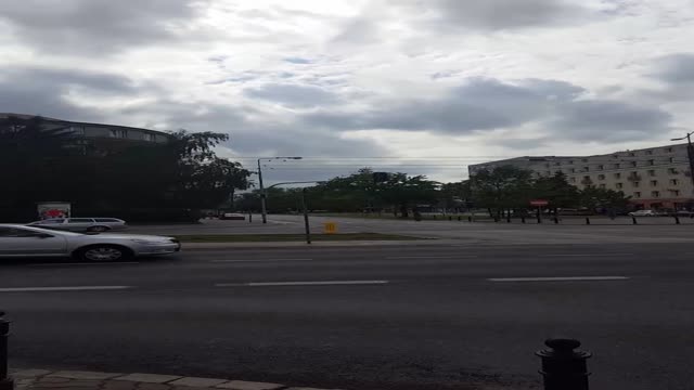 DAMIEN ANDRIU RUSZA W MIASTO 