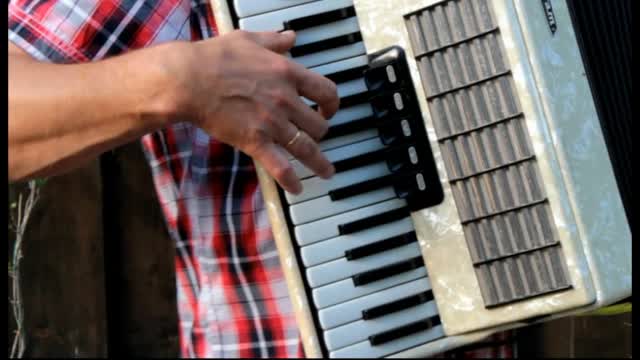 Claudia i Kasia Chwołka - Z nami biesiada034