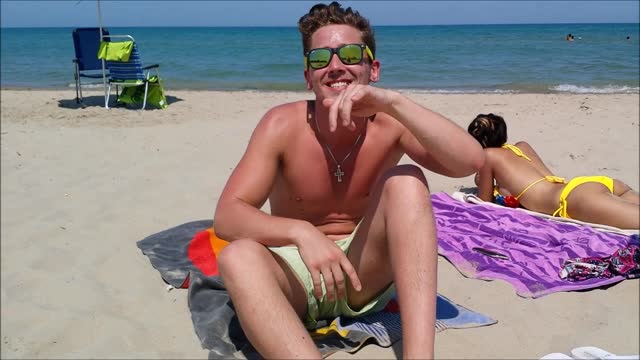 Mdifferent - Każdą Chwilą