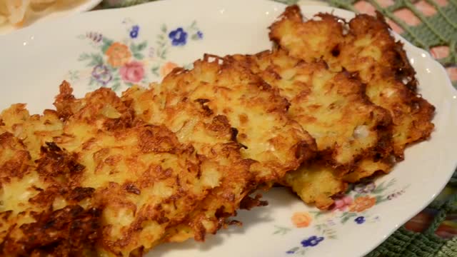 Placki ziemniaczane z kiszoną kapustą